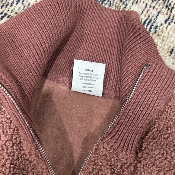 Varley Cozy Mauve Sherpa Jacket with Drawstring - Picture 3 of 9